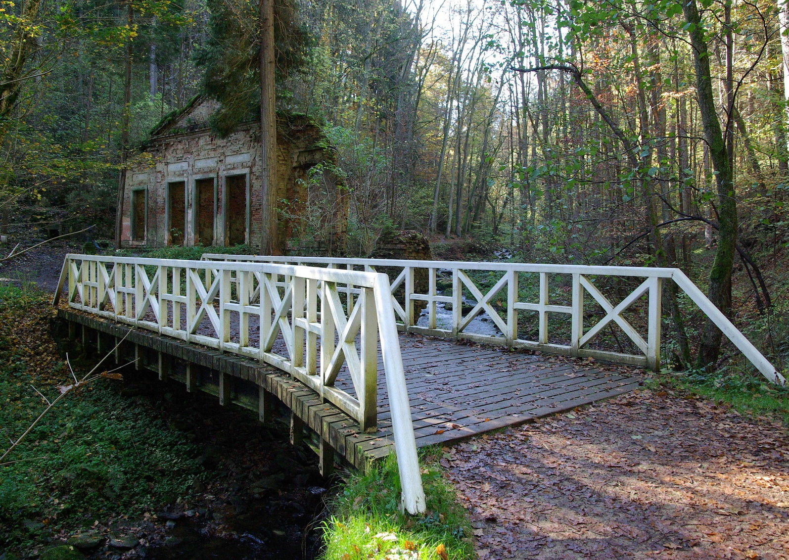 Zříceniny Modrého pavilonu v Terčině údolí (Jabkova trasa)