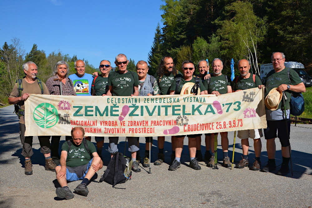 Opět s vlajkou - před výjezdem na první trasu - 3.6.2021